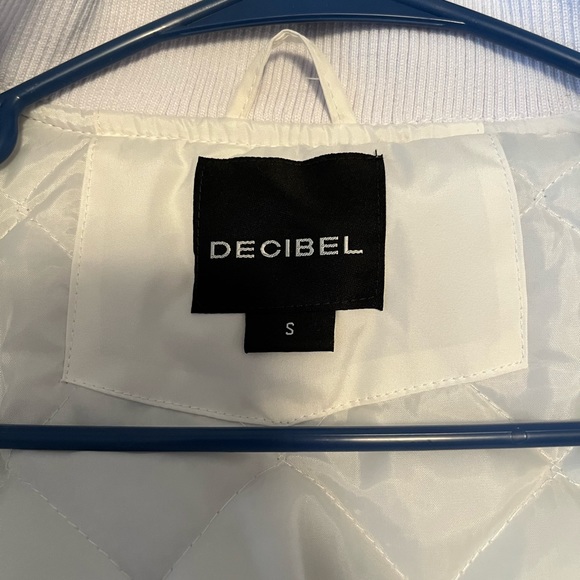 Decibel White Puffer Jacket. Small - Picture 7 of 7